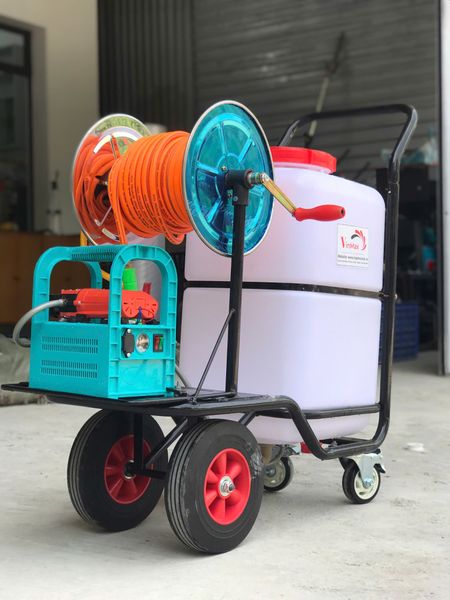 Máy phun tưới cây cảnh dùng ắc quy di động Turbo TBA60