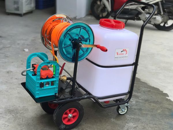 Máy phun tưới cây cảnh dùng ắc quy di động Turbo TBA60