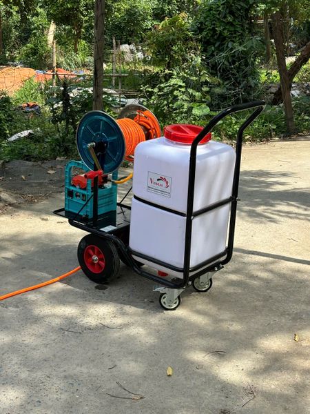 Máy phun tưới cây cảnh dùng ắc quy di động Turbo TBA60