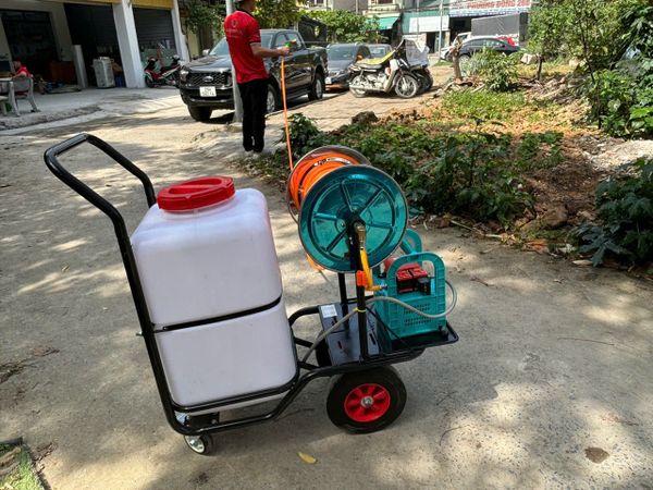 Máy phun tưới cây cảnh dùng ắc quy di động Turbo TBA60