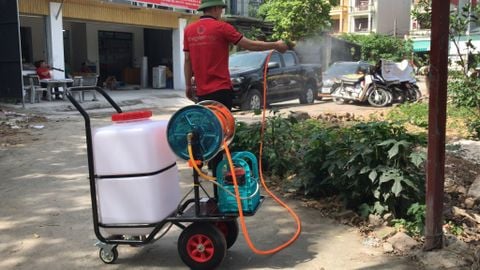 Máy phun tưới cây cảnh dùng ắc quy di động Turbo TBA60