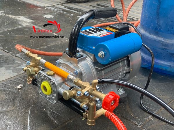 Máy phun thuốc xách tay điều khiển từ xa Turbo TB1100