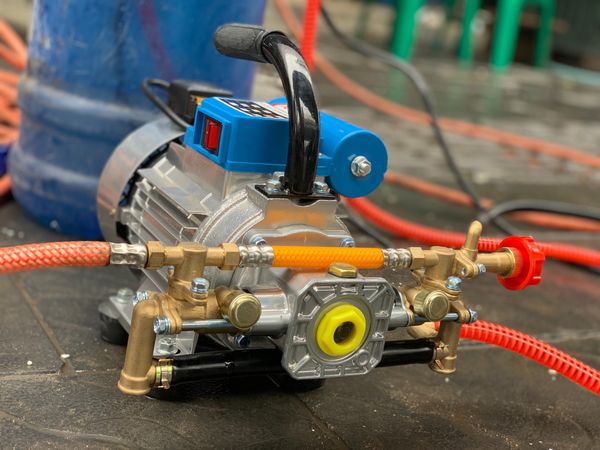 Máy vệ sinh, xịt rửa máy lạnh điều hòa xách tay gắn điều khiển Turbo TB1100