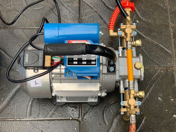 Máy vệ sinh, xịt rửa máy lạnh điều hòa xách tay gắn điều khiển Turbo TB1100