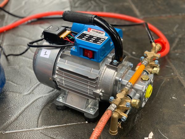 Máy vệ sinh, xịt rửa máy lạnh điều hòa xách tay gắn điều khiển Turbo TB1100