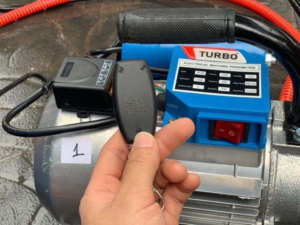 Máy vệ sinh, xịt rửa máy lạnh điều hòa xách tay gắn điều khiển Turbo TB1100