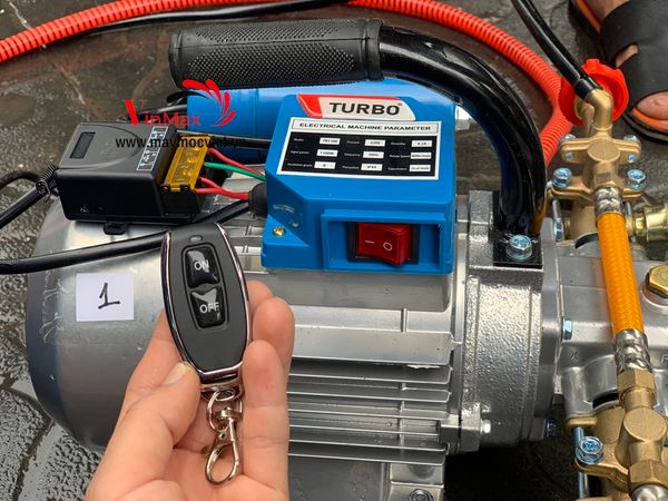 Máy phun thuốc xách tay điều khiển từ xa Turbo TB1100