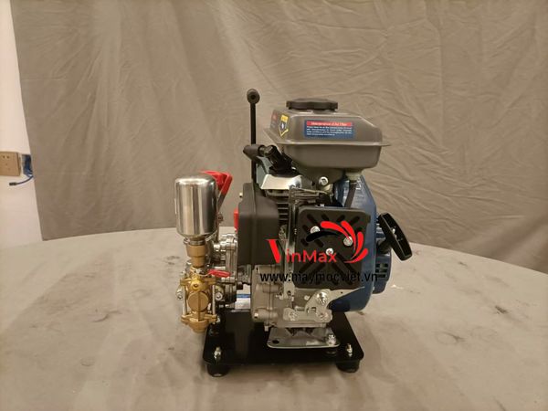 Máy phun xịt thuốc đầu liền Turbo TBP154F