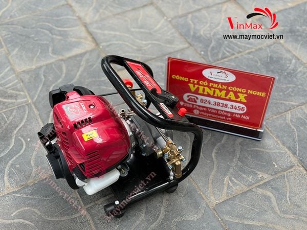 Máy phun thuốc xách tay 4 thì Turbo TB140 tặng 50 mét dây phun