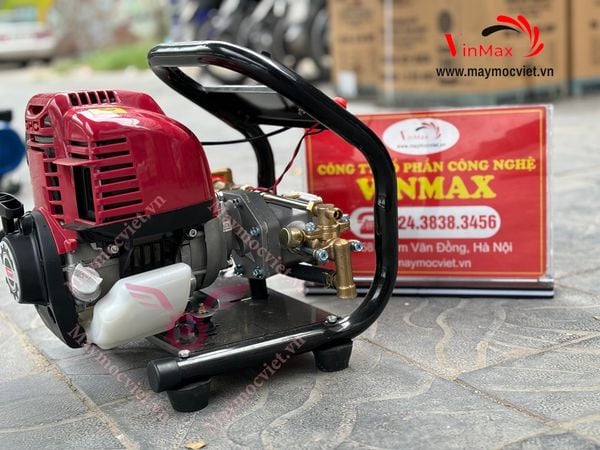 Máy phun thuốc xách tay 4 thì Turbo TB140 tặng 50 mét dây phun