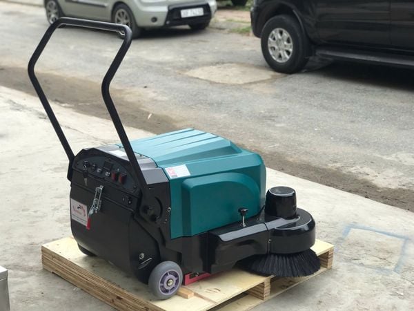 Máy quét rác đẩy tay dùng acquy KRAFFER KF106