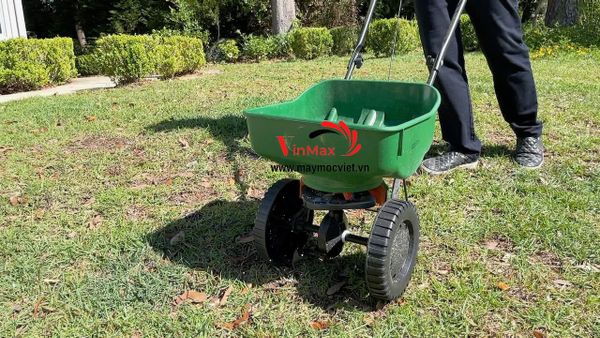 Máy rải phân bón đẩy tay Turbo KF2000