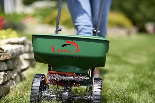 Máy rải phân bón đẩy tay Turbo KF2000