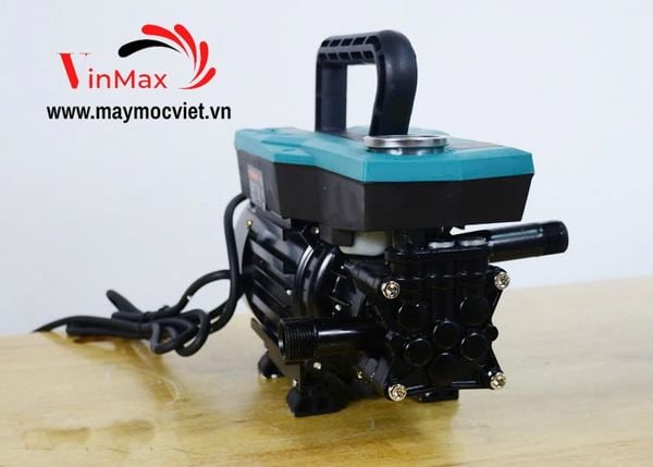Máy rửa xe Fumak FM18, công suất 1900W