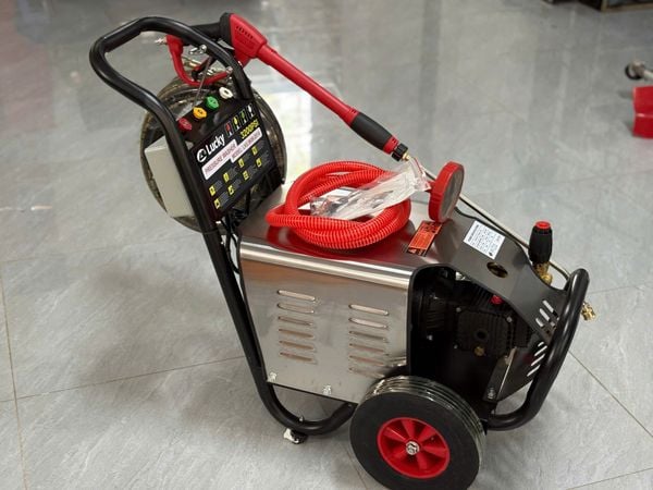 Máy rửa xe ô tô 3 pha 5.5kw Lucky 3200PSI tự ngắt