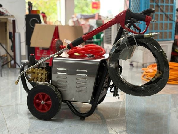 Máy rửa xe ô tô 3 pha 5.5kw Lucky 3200PSI tự ngắt