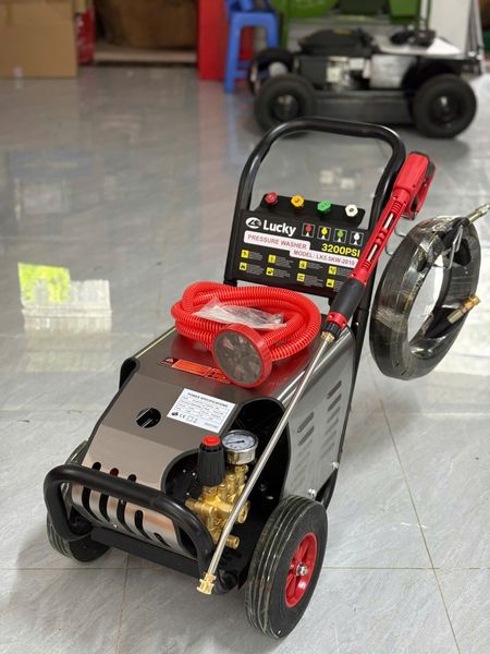 Máy rửa xe ô tô 3 pha 5.5kw Lucky 3200PSI tự ngắt