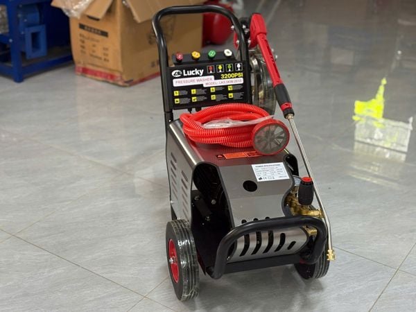 Máy rửa xe ô tô 3 pha 5.5kw Lucky 3200PSI tự ngắt
