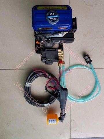 Máy xịt rửa chạy động cơ nổ VM PT152