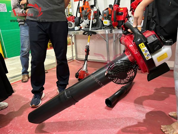 Máy hút, thổi và băm nhỏ lá cây Turbo THL926 0.9kW