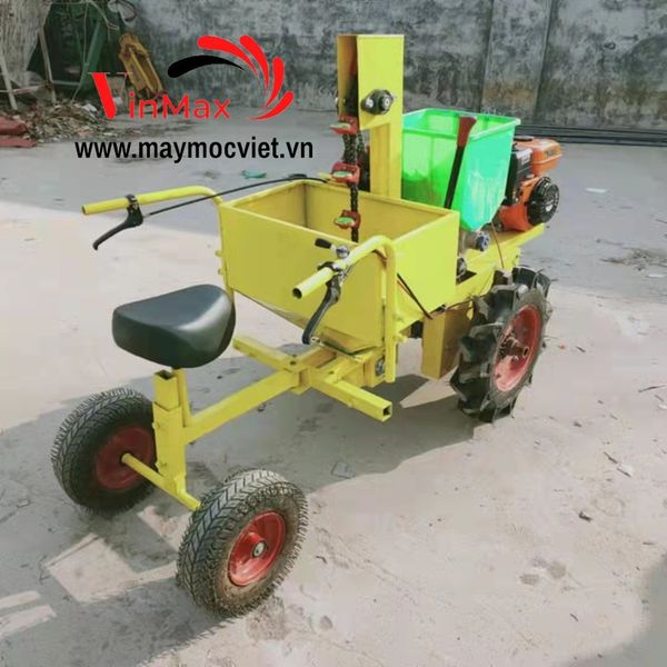 Máy trồng khoai tây ngồi lái Turbo TBK70