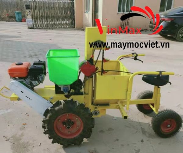 Máy trồng khoai tây ngồi lái Turbo TBK70