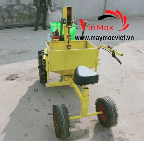 Máy trồng khoai tây ngồi lái Turbo TBK70