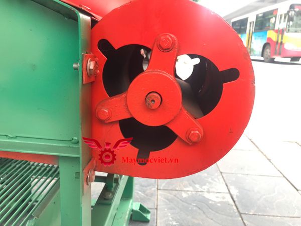 Máy tuốt đậu phộng mini đầu nổ VINMAX TL65