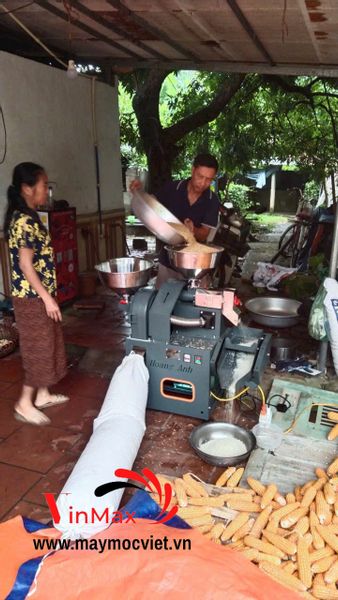 Máy xát gạo mini phễu inox sàng rung 3 cấp Hoàng Anh 5555