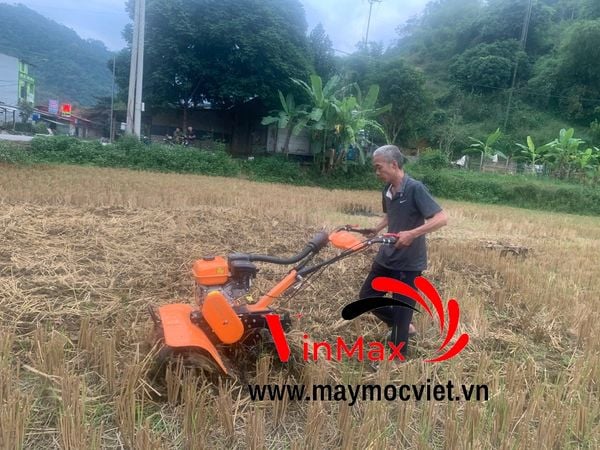 Máy xới đất 2 cầu dàn xới trước Hwasdan HD2C