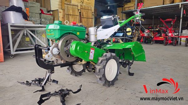 Máy xới đất, máy phay đất cầu sau chạy dầu Turbo D8