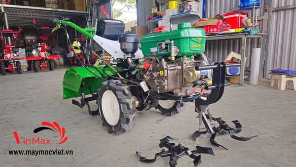 Máy xới đất, máy phay đất cầu sau chạy dầu Turbo D8