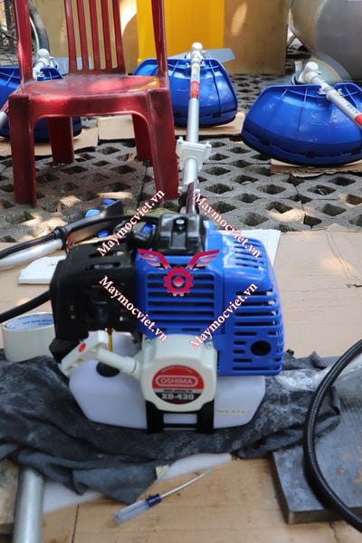 Máy cắt cỏ Oshima XD 430 cần xoay
