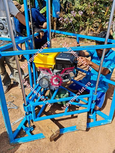 Máy khoan đất Kawasaki 15HP