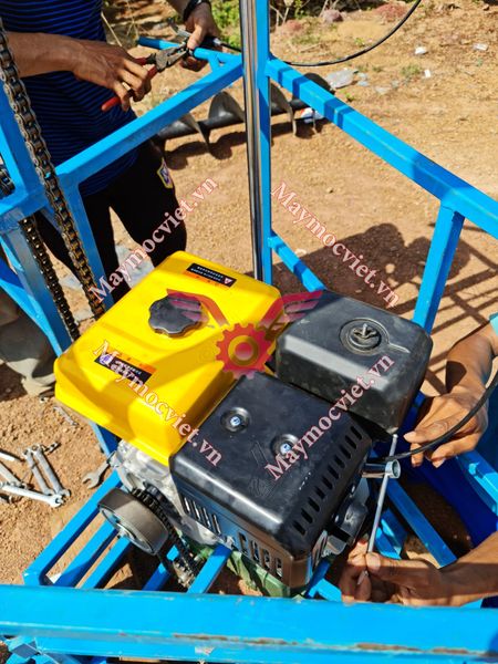 Máy khoan đất Kawasaki 15HP