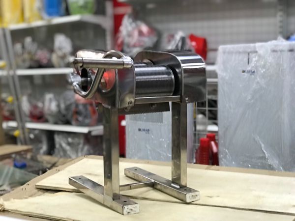 Máy thái bì lợn quay tay bằng Inox VinMax TB1100