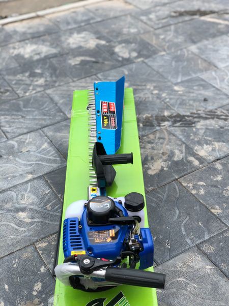 Máy cắt tỉa hàng rào tầm thấp Sumo VM230 động cơ 2 thì lam 70cm