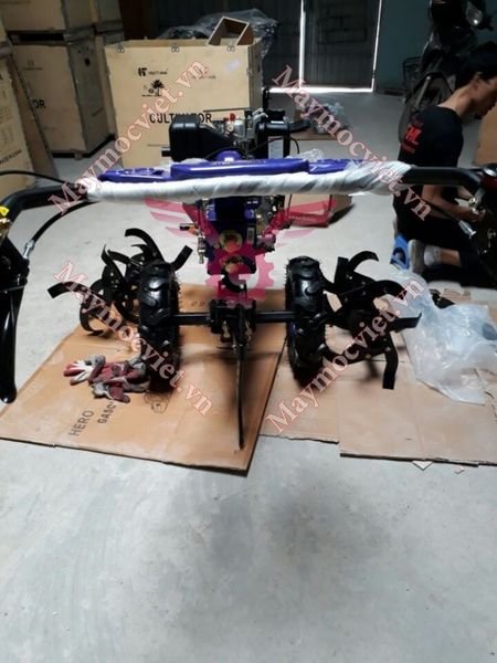 MÁY XỚI ĐẤT KAMA 178F (CHẠY DẦU)