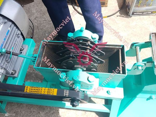 Máy nghiền cám, bột thảo dược 18 búa đập NVM18