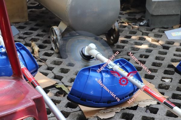 Máy cắt cỏ Oshima XD 430 cần xoay