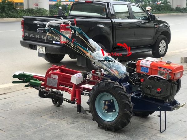 Máy nhổ lạc, đậu phộng, máy thu hoạch lạc, đậu phộng đầu kéo D8 Turbo TBL2400