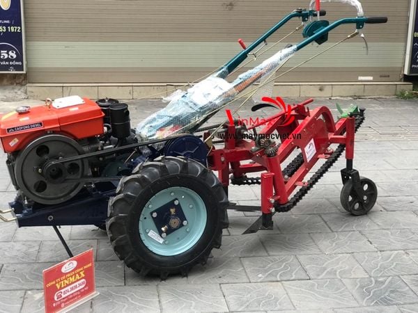 Máy nhổ lạc, đậu phộng, máy thu hoạch lạc, đậu phộng đầu kéo D8 Turbo TBL2400