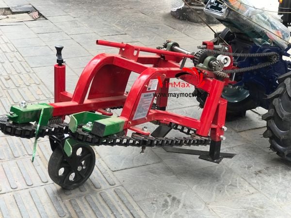 Máy nhổ lạc, đậu phộng, máy thu hoạch lạc, đậu phộng đầu kéo D8 Turbo TBL2400