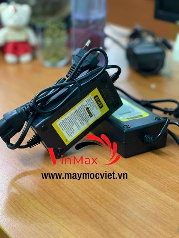 Sạc bình xịt điện 12V Nhật Bản