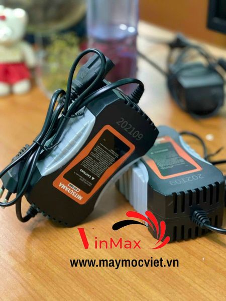 Sạc bình xịt điện 12V Nhật Bản