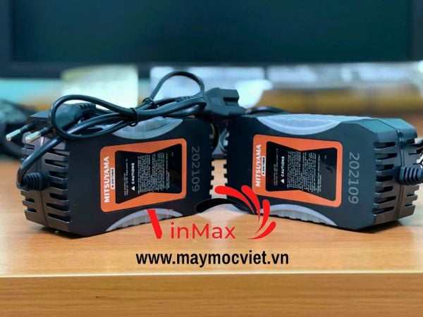Sạc bình xịt điện 12V Nhật Bản