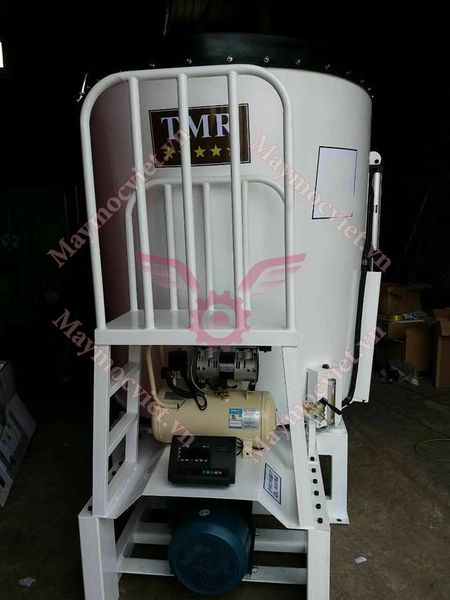 Máy trộn thức ăn chăn nuôi TMR 3m3 VM3M3