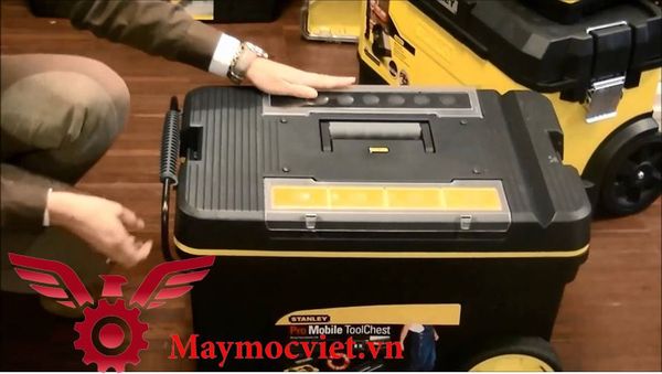Thùng đựng đồ nghề có tay kéo và bánh xe Stanley 1-92-904