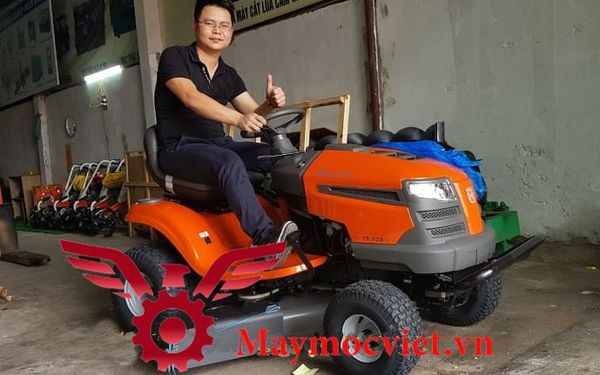 MÁY CẮT CỎ NGỒI LÁI HUSQVARNA TS 138L NEW