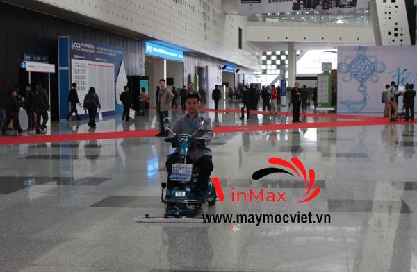 Xe lau sàn ngồi lái dùng chạy pin Lithium Turbo TBX312